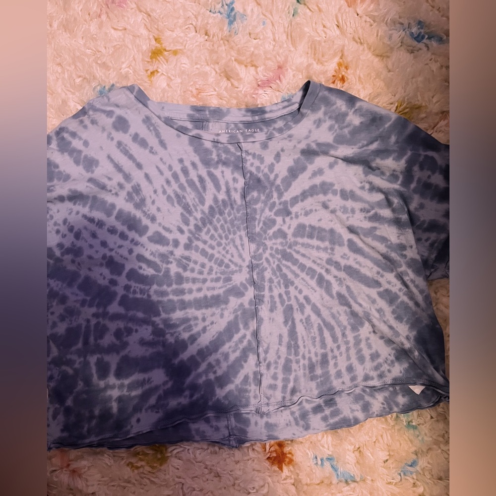 Such a cute tie dye blue top!!